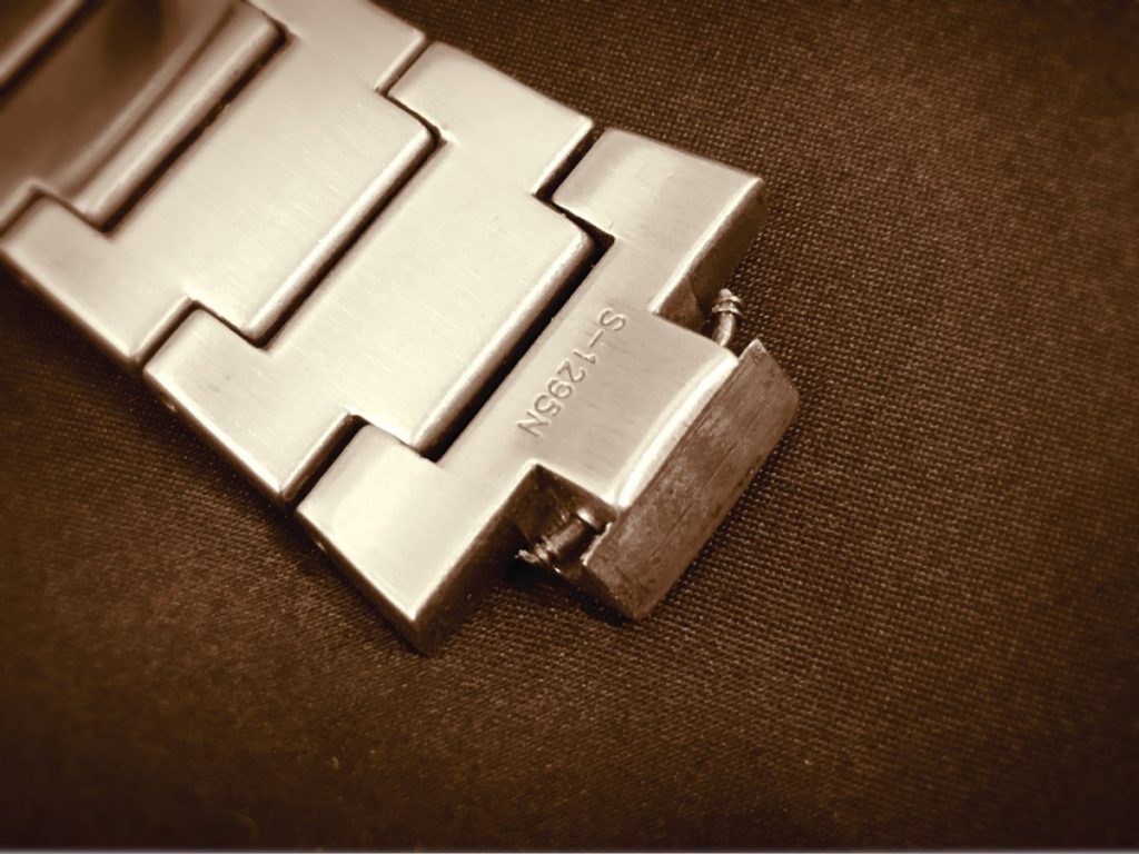 時計修理の日々 カシオ エディフィスのベルト修理をご依頼いただきました 愛知県名古屋市 M様